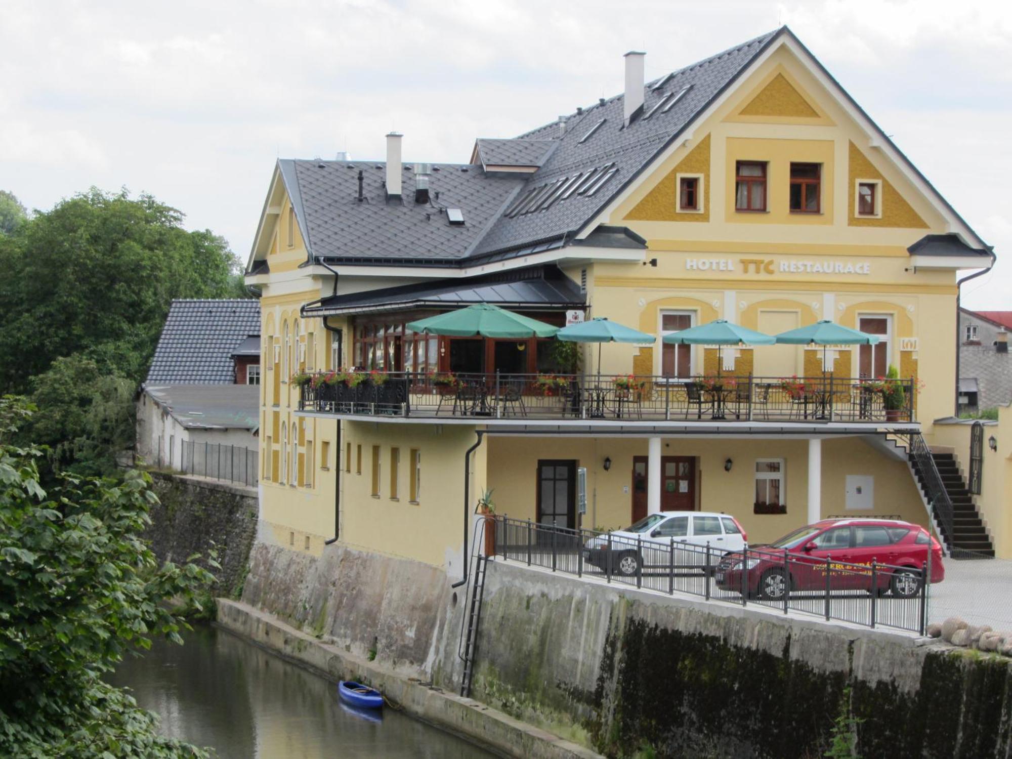 Hotel TTC Vrchlabí Buitenkant foto